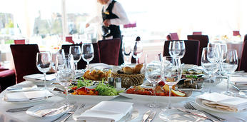 Праздничный банкет с обслуживанием и посудой  на 30 персон