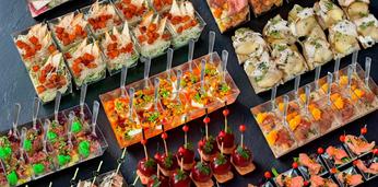 Фуршетный мясной сет c закусками и салатами на 10 персон
