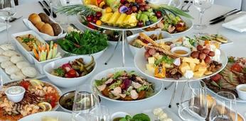 Салаты и горячие закуски для мероприятия на 35 персон