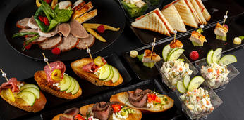 Фуршетный бокс на 30 персон с с горячими закусками