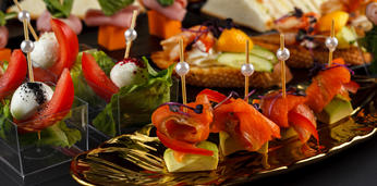 Фуршетный сет премиум с горячими закусками на 10 персон