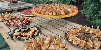 Фуршет на 120 персон с обслуживанием и напитками