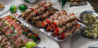 Фуршет с горячими закусками на 50 персон с обслуживанием