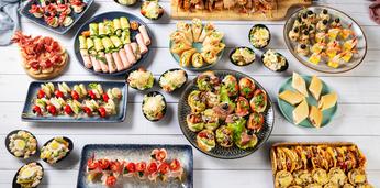 Легкий фуршет с горячими закусками и десертами на 40-45 персон