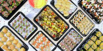 Аппетитный фуршетный сет с горячими закусками и выпечкой на 25-30 персон