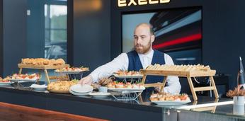 Эконом кофе-брейк на 40 персон с напитками, выпечкой и обслуживанием