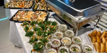 Недорогой фуршет на свадьбу с горячими закусками на 20-25 персон