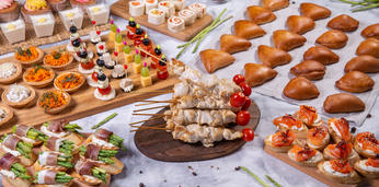 Праздничный фуршетный сет с горячими закусками на 6 персон премиум