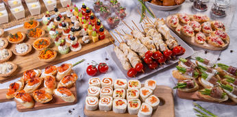 Фуршетное меню с горячими закусками стандарт на 22-25 персон