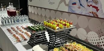Выпускной фуршетный сет "Стандарт" с горячими закусками на 98-102 персон