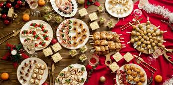 Аппетитный фуршет с горячими закусками на 15-20 персон