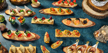 Праздничный фуршетный сет с горячими закусками на 6 персон