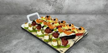 Изысканный сет мини эклеров на 8-10 персон