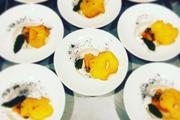 Индейка с чипсами из манго и парматье из цветной капусты