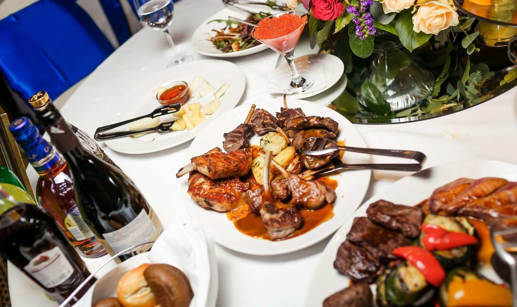 Сервировка банкетного стола VIVID food