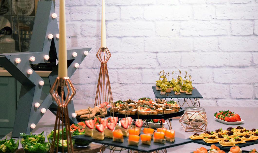 Новогодняя вечеринка в лофте с фуршетом на 15 гостей Idcatering Новогодняя вечеринка в лофте с фуршетом на 15 гостей Idcatering