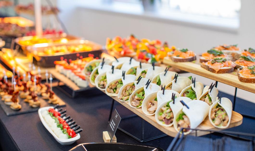 Фуршет в офисе на 50 гостей Idcatering Фуршет в офисе на 50 гостей Idcatering