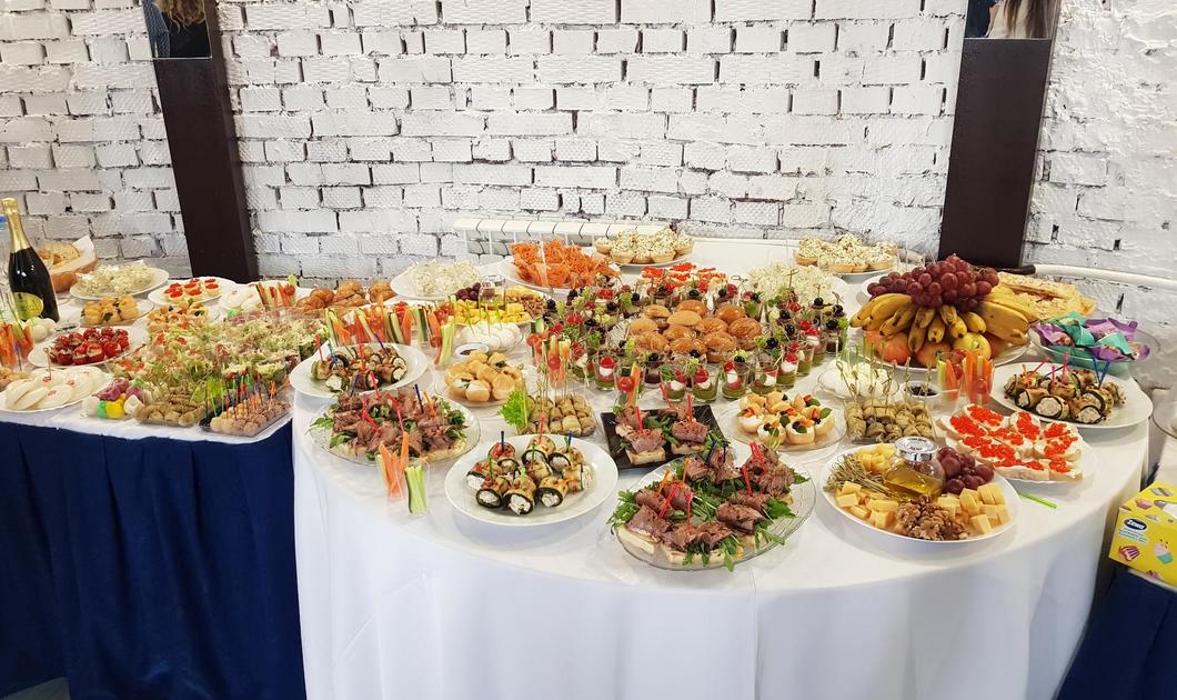 Фуршет на 50 человек 600 руб/чел Кремлёвская кухня Фуршет на 50 человек 600 руб/чел Кремлёвская кухня