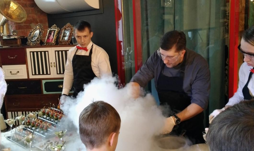 Фуршет, крио-шоу на детском празднике в танцевальном центре г.Москва 2018г Хит Кейтеринг