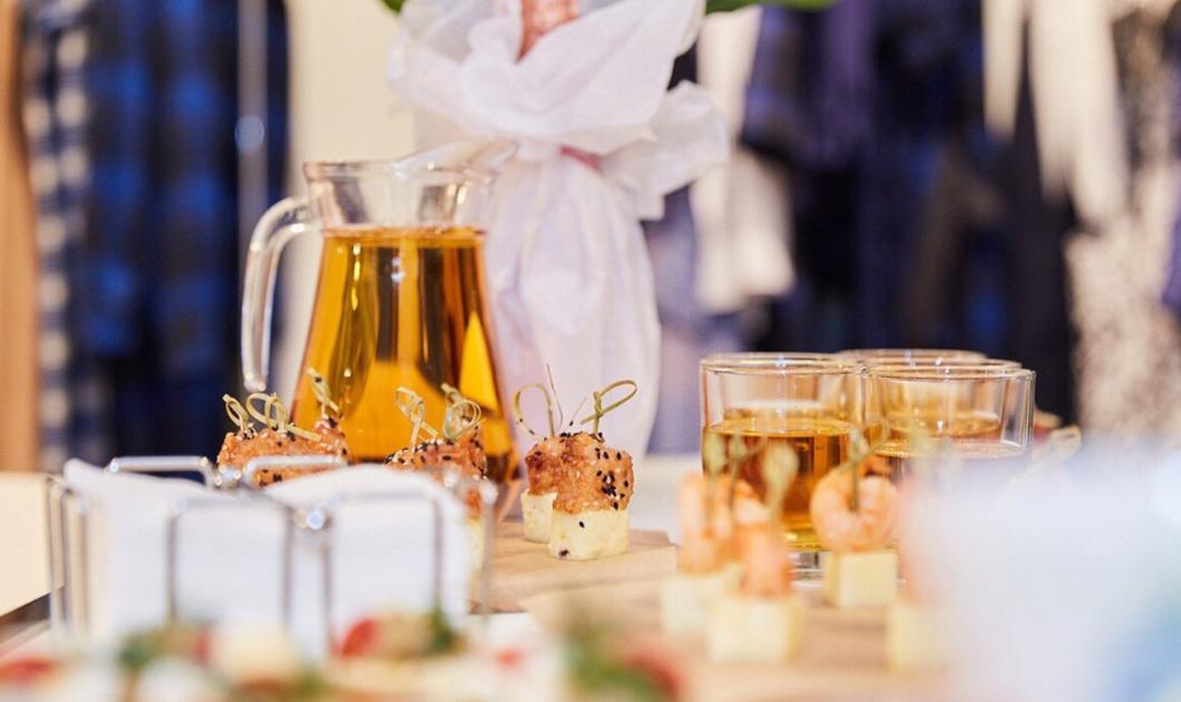 Мы готовы помочь Вам с сервировкой, а после мероприятия забрать посуду Friends&Catering