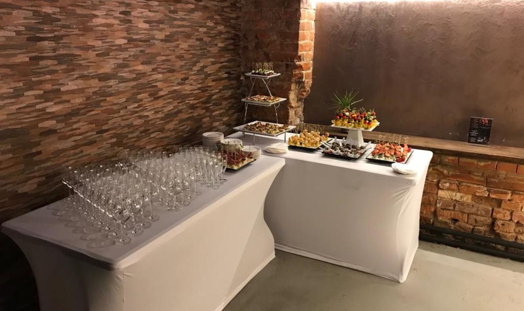 Легкий фуршет на 15 персон, винный вечер. Площадка: Кальянная. Gala Box Catering Легкий фуршет на 15 персон, винный вечер. Площадка: Кальянная. Gala Box Catering