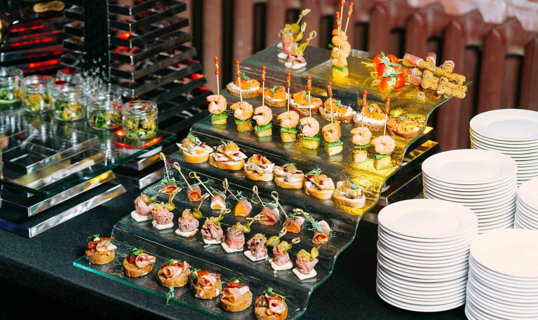 Корпоративный фуршет на 350 персон Gala Box Catering Корпоративный фуршет на 350 персон Gala Box Catering