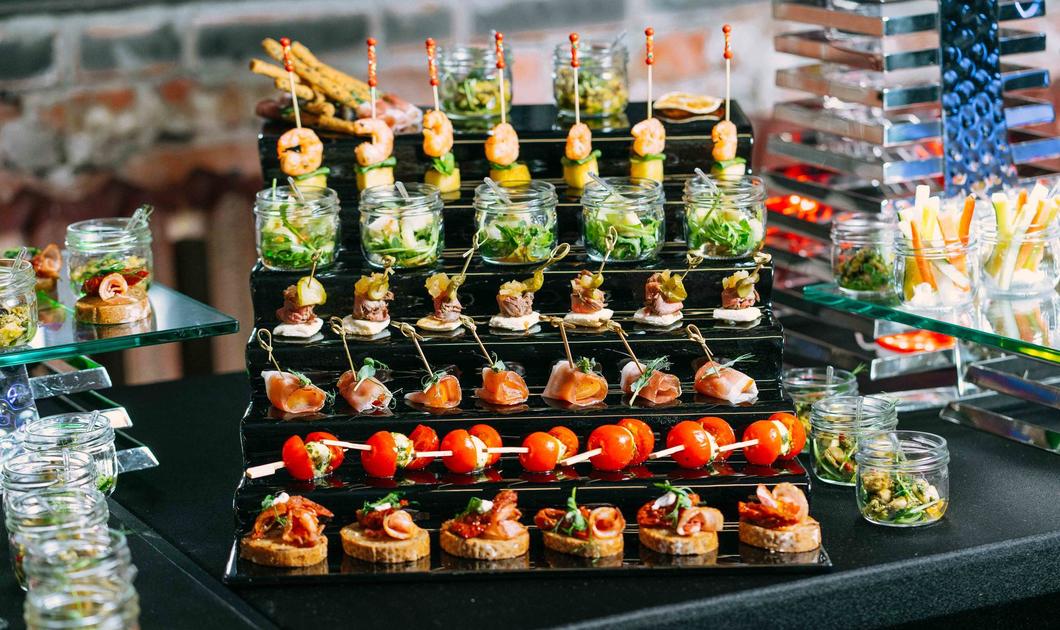 Корпоративный фуршет на 350 персон Gala Box Catering Корпоративный фуршет на 350 персон Gala Box Catering