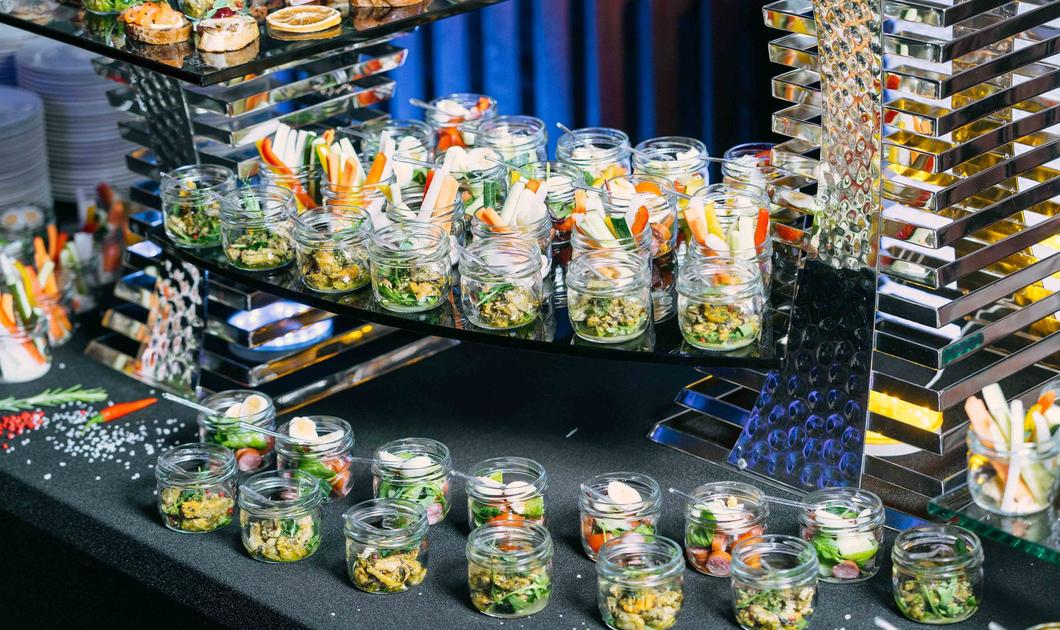 Корпоративный фуршет на 350 персон Gala Box Catering Корпоративный фуршет на 350 персон Gala Box Catering