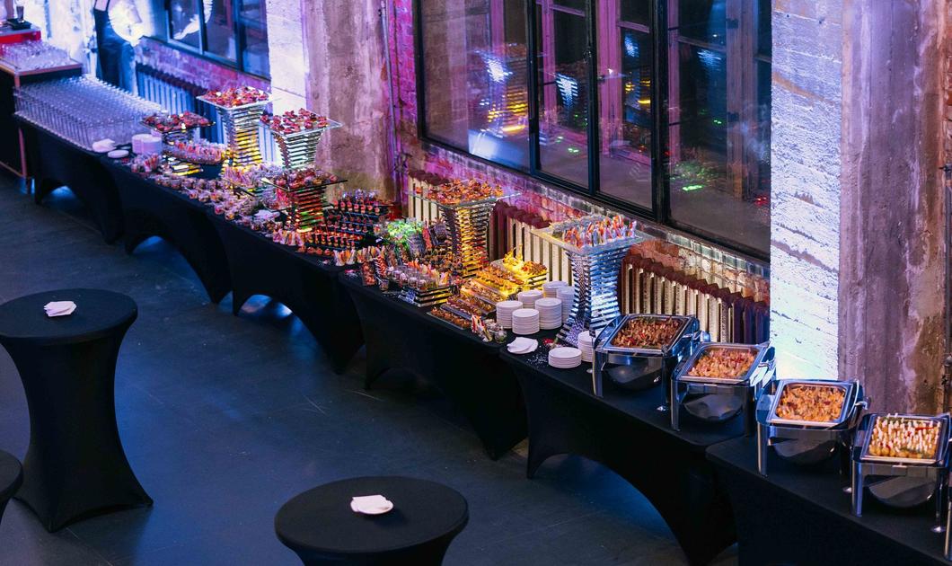 Корпоративный фуршет на 350 персон Gala Box Catering Корпоративный фуршет на 350 персон Gala Box Catering