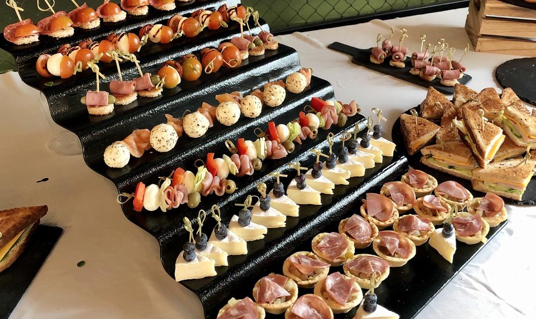 Фуршетная лестница на свадьбу на 28-32 персоны LMDG catering Фуршетная лестница на свадьбу на 28-32 персоны LMDG catering