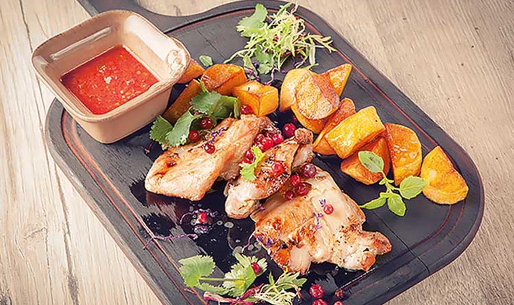 Шаш-кебаб из курицы по-кавказски
Шашлык, приготовленный в лучших традициях Кавказа, с обжаренным картофелем,… Чайхона №1