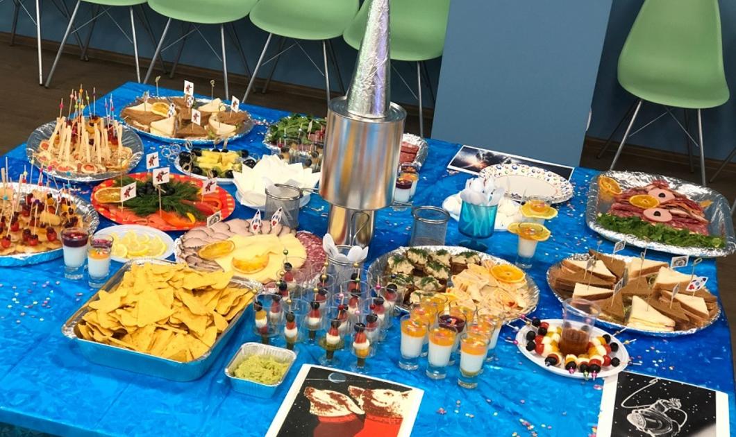 Фуршет на 200 человек, декор на космическую тематику Home Catering Фуршет на 200 человек, декор на космическую тематику Home Catering