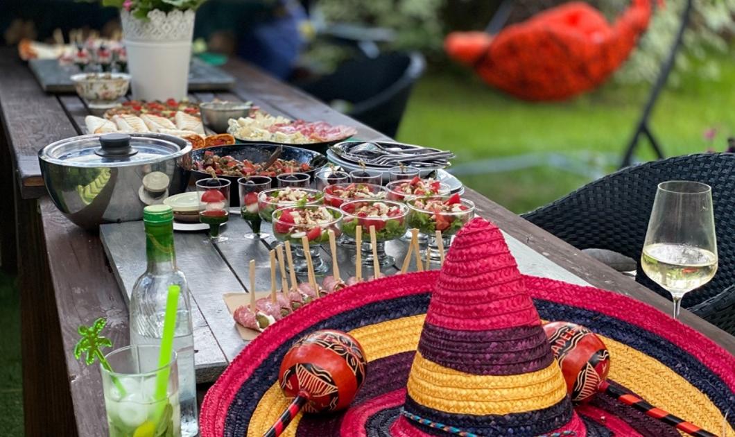 Фуршет на открытом воздухе по случаю дня рождения. Home Catering Фуршет на открытом воздухе по случаю дня рождения. Home Catering