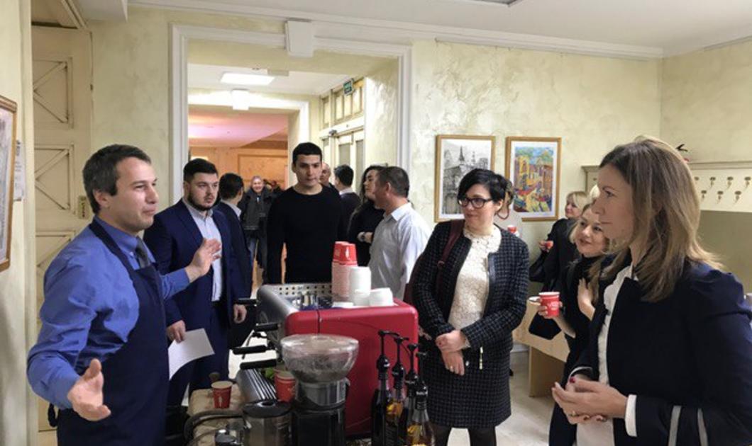 Кофе брейк в Общественной палате России на саммите
«Малая торговля в России: вызовы и перспективы». По словам членов и… Кофельяно