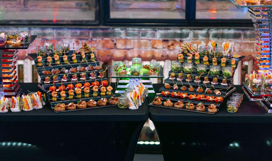 Корпоративный фуршет на 350 персон Gala Box Catering Корпоративный фуршет на 350 персон Gala Box Catering
