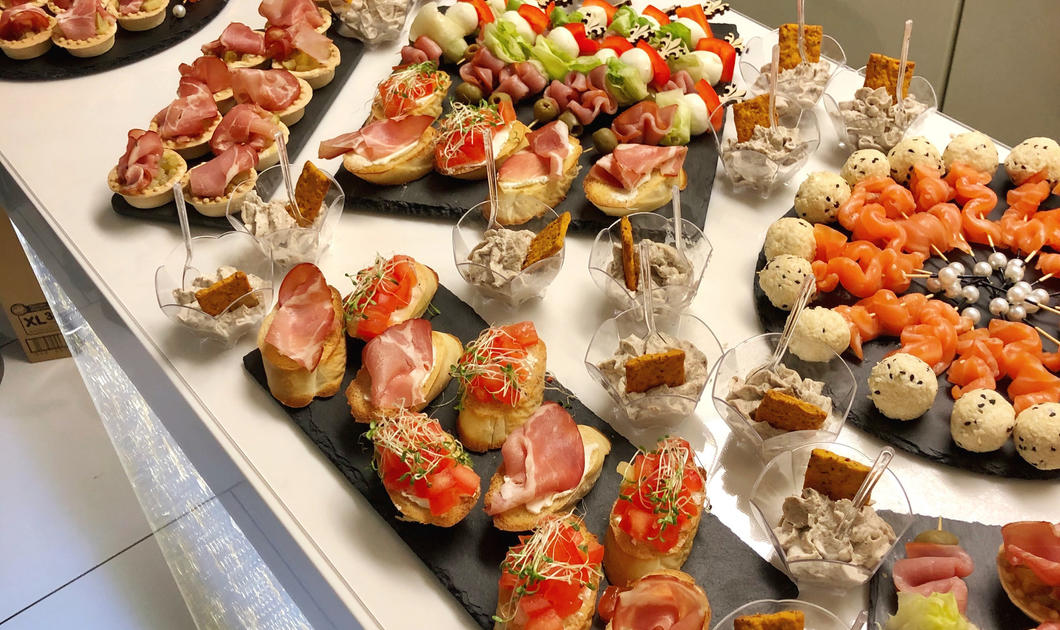 Доставка холодных закусок и аренда фирменной посуды на 12-16 персон LMDG catering Доставка холодных закусок и аренда фирменной посуды на 12-16 персон LMDG catering